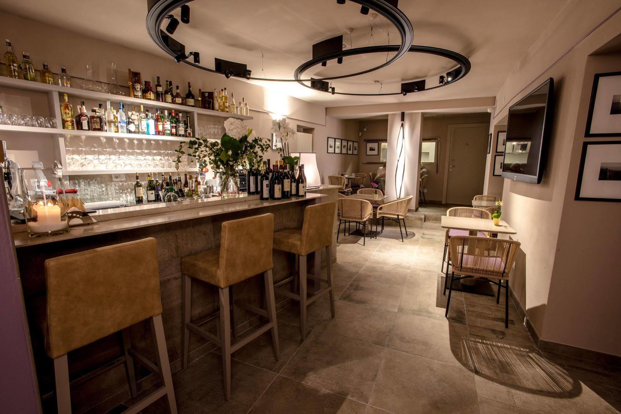 Uve Rooms & Wine Bar La Morra Esterno foto